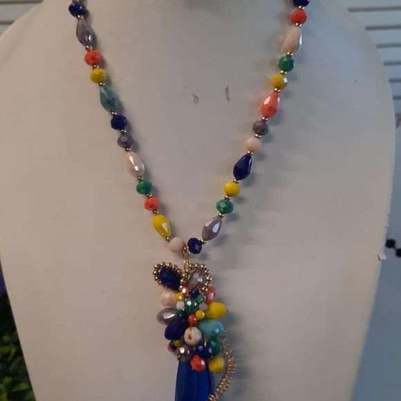 Collares - Picture 6 of 11